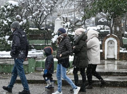 Καιρός: Κρύο διαρκείας, βροχές και άνεμοι έως 9 μποφόρ – Χιόνια και στην Αττική
