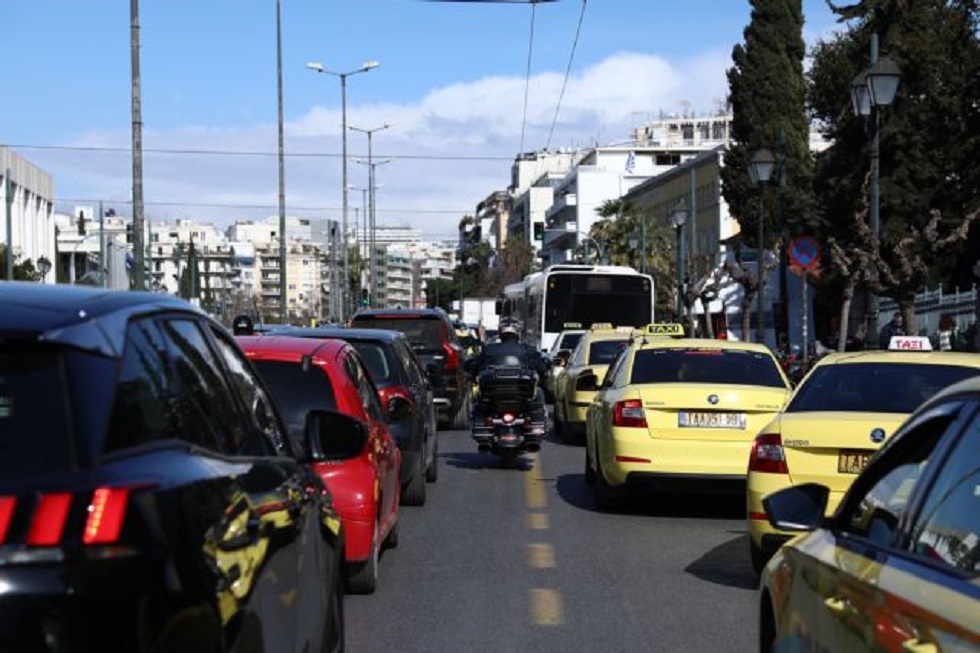 Κορωνοϊός: Μπορεί η Ομικρον 2 να ανατρέψει τον σχεδιασμό για το Πάσχα; Crash test το τριήμερο της 25ης Μαρτίου