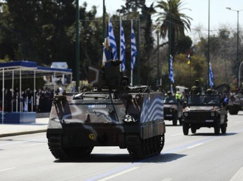 25η Μαρτίου: Μεγαλειώδης στρατιωτική παρέλαση στο Σύνταγμα [Εικόνες και Βίντεο]