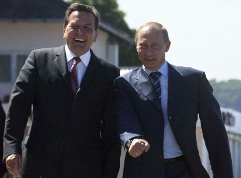 Γκέρχαρντ Σρέντερ: Ο «εντιμότατος φίλος» του Βλαντίμιρ Πούτιν