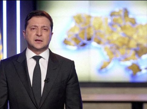 Πόλεμος στην Ουκρανία: Μεταφράστρια λύγισε από συγκίνηση στο διάγγελμα Ζελένσκι