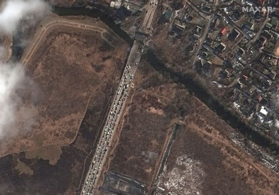 Πόλεμος στην Ουκρανία: Δορυφορικές φωτογραφίες δείχνουν πως το κομβόι έξω από το Κίεβο πήρε θέσεις μάχης