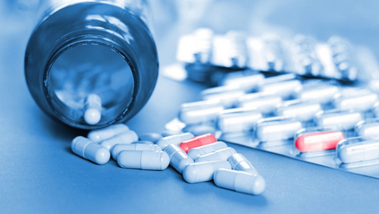 Ξεκινούν οι αιτήσεις για το νέο αντιικό χάπι κατά του κορωνοϊού – Ποιοι το δικαιούνται