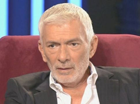 Τραγικό: Ο Πετιλόν έθαψε μόνος τη μάνα του – Δεν είχε λεφτά να πληρώσει γραφείο τελετών (vid)