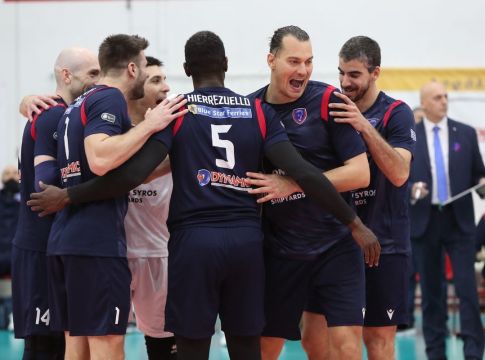 Φοίνικας – Παναθηναϊκός 3-0: Πάρτι στη Σύρο και χαμός στην κορυφή της Volley League