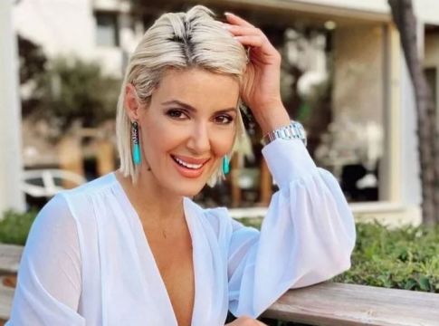 Εύη Φραγκάκη: Τα «καυτά» οπίσθια της αγαπημένης παρουσιάστριας προκαλούν εγκεφαλικά
