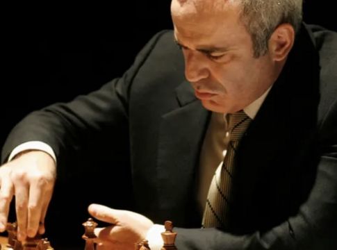 Κασπάροφ: Γιατί ο Πούτιν δεν μπορεί να κάνει… ματ στην Ουκρανία