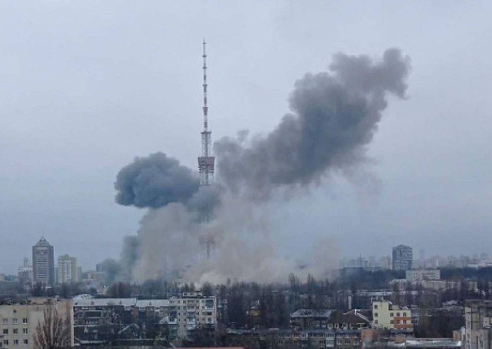 Πόλεμος στην Ουκρανία: Ξεκίνησε ο βομβαρδισμός στο Κίεβο – Κρατικές υποδομές χτυπούν οι Ρώσοι (vids)