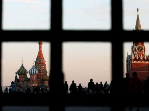 Ρωσία: Ο κίνδυνος χρεοκοπίας ξυπνά μνήμες από το 1998