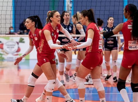 ΑΟ Θήρας – Ολυμπιακός 0-3: Πέρασε και από Σαντορίνη και ελπίζει σε πρωτιά