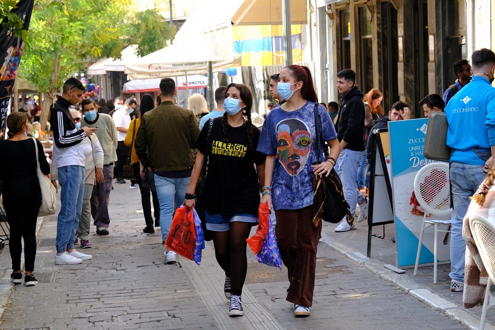 Κορωνοϊός: Πετάμε τις μάσκες στους εξωτερικούς χώρους από το Σάββατο