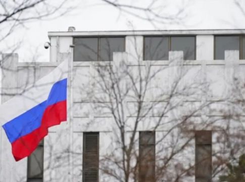 Ρωσική πρεσβεία: «Καμία ανάμειξη στον θάνατο των Ελλήνων ομογενών – Δεν άλλαξε η στάση μας στο Κυπριακό»