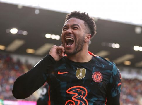 «Δένει» στο Λονδίνο τον Ρις Τζέιμς η Τσέλσι