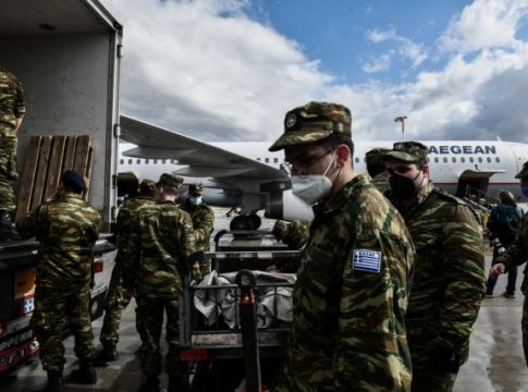 Δημοσκόπηση: Τι λένε οι πολίτες για την αποστολή ελληνικών όπλων στον πόλεμο της Ουκρανίας