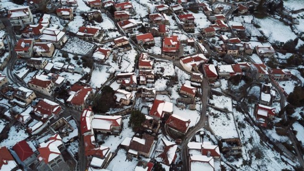 Κακοκαιρία: Πυκνή χιονόπτωση στη Θήβα – Νέα μέτρα από την αστυνομία