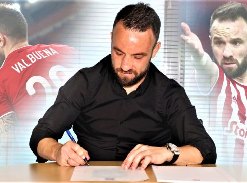 Ο Βαλμπουενά μένει στον Ολυμπιακό