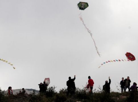 Ο καιρός την Καθαρά Δευτέρα: Τοπικές βροχές αλλά και διαστήματα ηλιοφάνειας