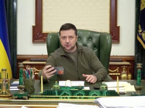 Κατάσχονται οι περιουσίες όλων των Ρώσων στην Ουκρανία – Ζελένσκι: «Οι εισβολείς είναι τέρατα»