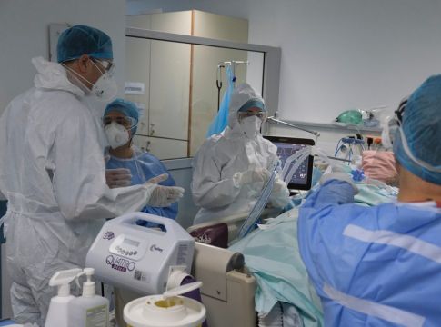 Κορωνοϊός: Στα 19.705 τα νέα κρούσματα – 46 νεκροί και 349 διασωληνωμένοι