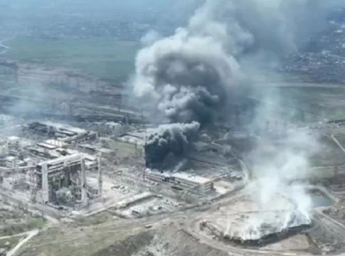 Πόλεμος στην Ουκρανία: Το Κίεβο ζητά επειγόντως την απομάκρυνση αμάχων από το εργοστάσιο Αzovstal