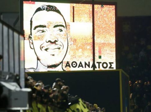Πανό των οπαδών της ΑΕΚ στη Μασσαλία για τον Άλκη (pic)