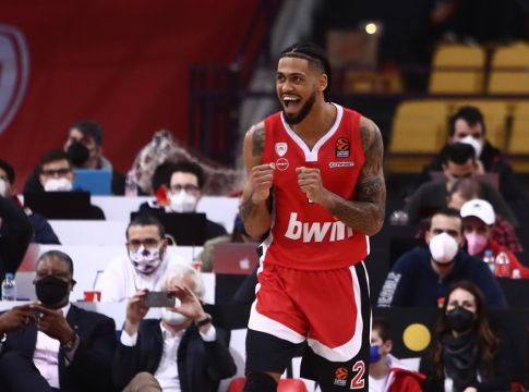 Απίθανη φάση για τον Ολυμπιακό: Υποδειγματική κυκλοφορία και τρίποντο του Ντόρσεϊ (vid)