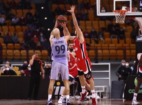 Το απίθανο buzzer beater του Καλάθη στο τέλος του ημιχρόνου (vid)