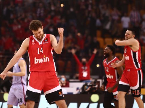 Hats off γι´ αυτόν τον Ολυμπιακό