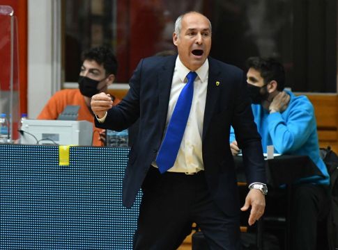 Αποθέωσε τους παίκτες του ο Σεγκούρα μετά τη νίκη επί του Προμηθέα (vid)