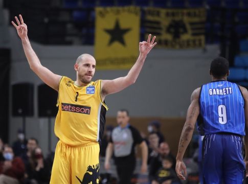 ΑΕΚ-Ηρακλής 80-74: «Καθάρισε» μόνος του τον Ηρακλή ο Κολόμ