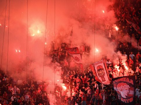 «Καυτή» ατμόσφαιρα στο Καραϊσκάκη (vid)