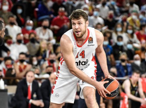 Ο θρύλος πάλεψε με όλους και τους τέλειωσε