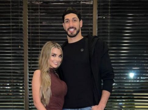 «Κολάζει» η μνηστή του Ενές Καντέρ Φρίντομ (pics)