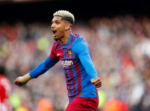 Ο Αραούχο υπέγραψε το νέο του συμβόλαιο με τη Μπαρτσελόνα και ξέσπασε σε δάκρυα (vid)