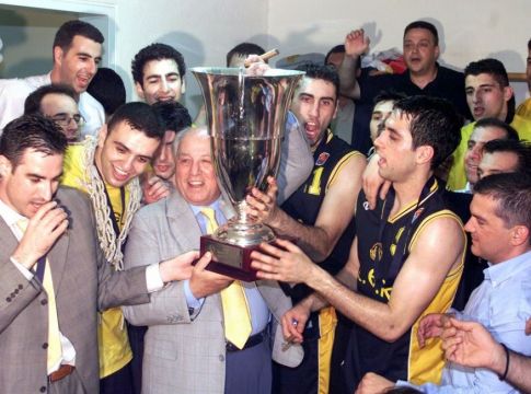 Αυτά συμβαίνουν μόνο στην ΑΕΚ – Απίθανη διαμάχη για την επιστροφή των τροπαίων