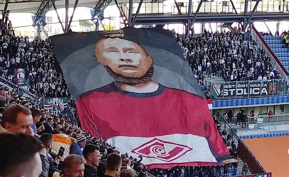 Πανό με τον Πούτιν στην… κρεμάλα από τους οπαδούς της Λέγκια Βαρσοβίας (pics, vid)