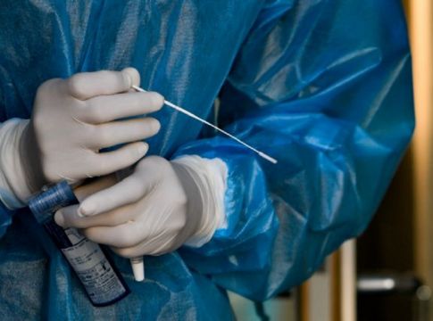 Κορωνοϊός: 6.755 τα νέα κρούσματα – Στους 284 οι διασωληνωμένοι, 43 νέοι θάνατοι