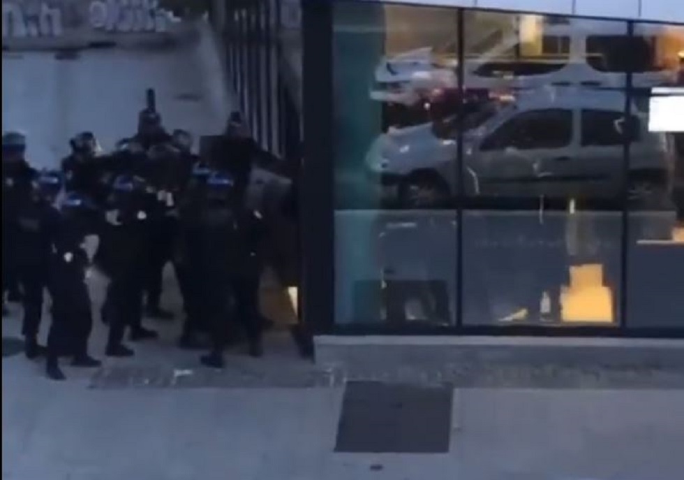 Μυρίζει μπαρούτι στη Μασσαλία: Πορεία οπαδών της Μαρσέιγ – Επεισόδιο οπαδών του ΠΑΟΚ με αστυνομικές δυνάμεις (vids)