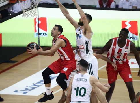 Το επιθετικό ξέσπασμα του Σλούκα και το τρίποντο του ΜακΚίσικ (vids)