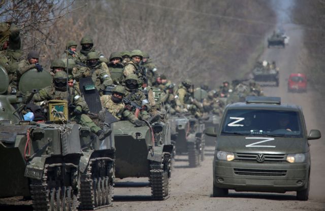 Αυτοκινούμενα πυροβόλα, πύραυλοι Grad, θερμοβαρικά όπλα – Πώς ο Πούτιν σφίγγει τον κλοιό στην Ουκρανία