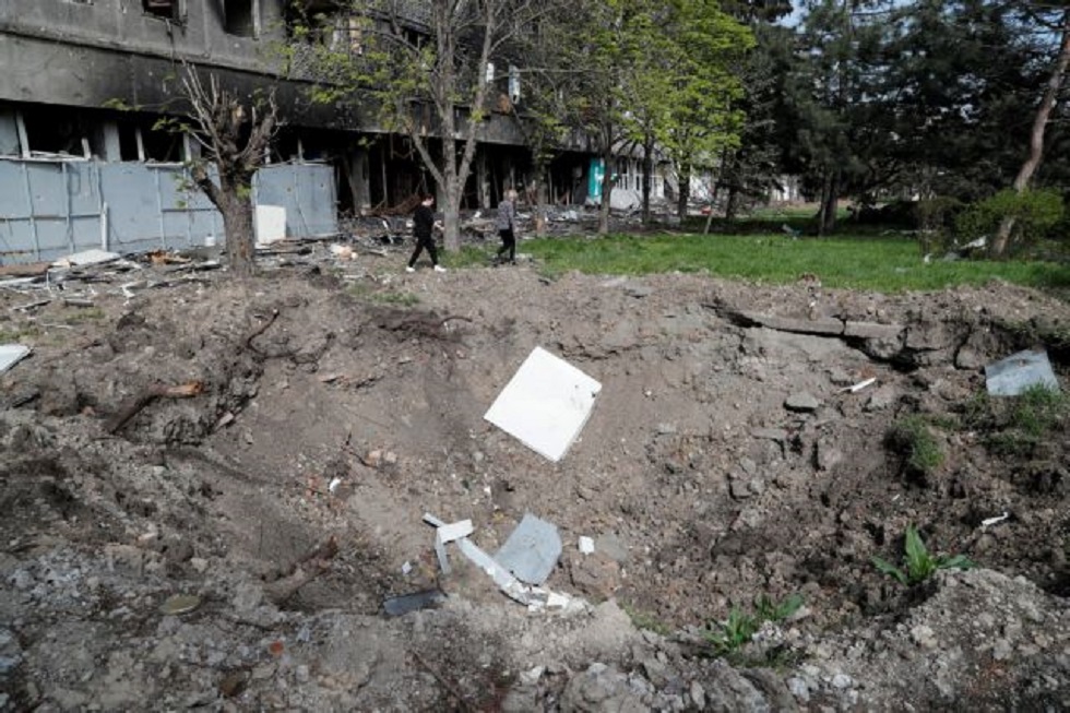 Νέες εικόνες φρίκης στη Μαριούπολη: Τρίτος ομαδικός τάφος