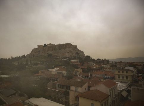 Καιρός: Αφρικανική σκόνη, βροχές και χιόνια
