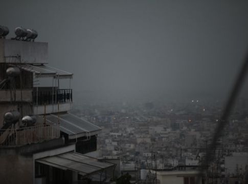 Καιρός: Βροχές και καταιγίδες τη Μ. Δευτέρα – Πού θα έχουμε έντονα φαινόμενα