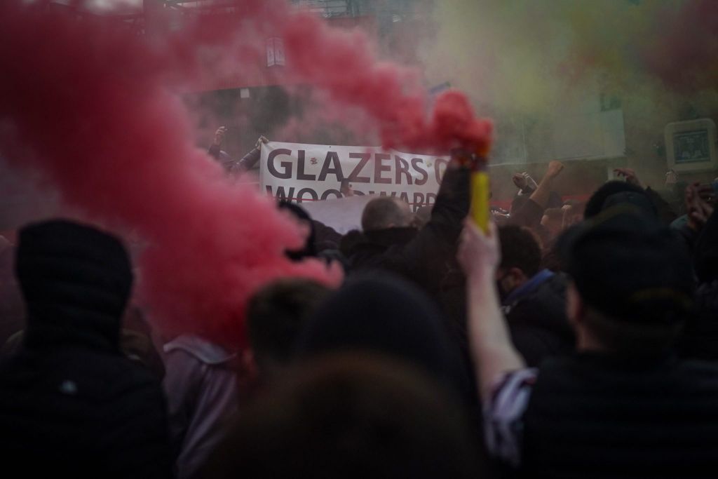 Γιατί οι οπαδοί της Γιουνάιτεντ διαδηλώνουν τόσο έντονα εναντίον των Γκλέιζερς (vids)