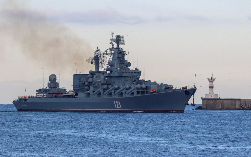 Ναι, είναι το Moskva το πλοίο που καίγεται στις φωτογραφίες, επιβεβαιώνουν διεθνή ΜΜΕ