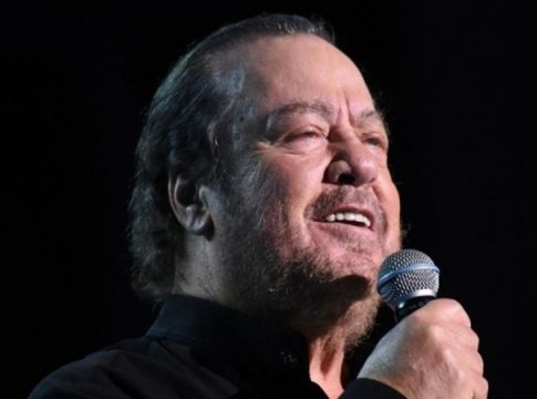 Αγνώριστος: Έτσι ήταν ο Γιάννης Πάριος 50 χρόνια νωρίτερα και πριν από τις πλαστικές