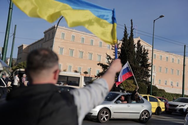 Παραλίγο ρωσο-ουκρανική «σύρραξη» στην πλατεία Συντάγματος