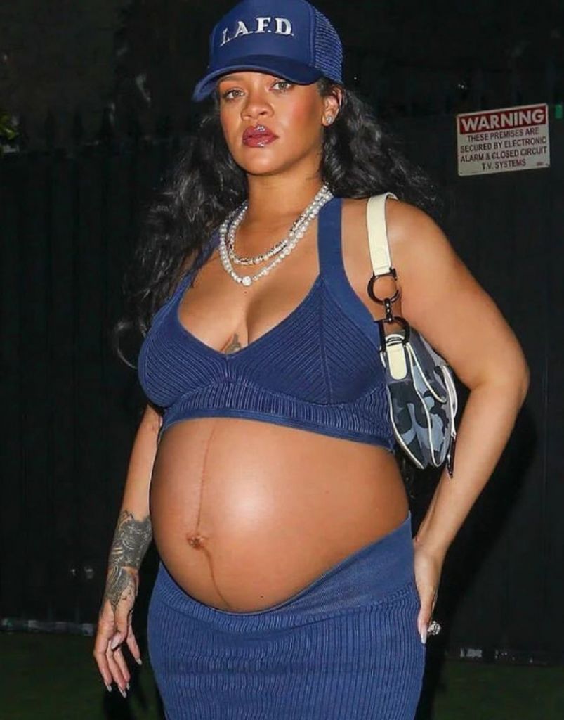 Rihanna: Φωτογραφίζεται με τη φουσκωμένη κοιλίτσα της για γνωστό περιοδικό και σπάει τα στερεότυπα