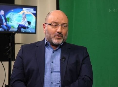 Σάκης Αρναούτογλου: Συγκινητική εξομολόγηση για την υιοθεσία του γιου του – «Ο Τηλέμαχος μας επέλεξε»