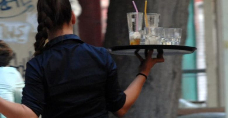 Απίστευτη καταγγελία: Eργοδότρια στη Θεσσαλονίκη «τραμπούκισε» σερβιτόρα για φιλοδώρημα 1€
